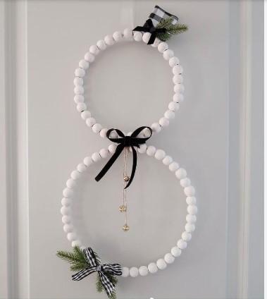 snowman wreath made out of beads